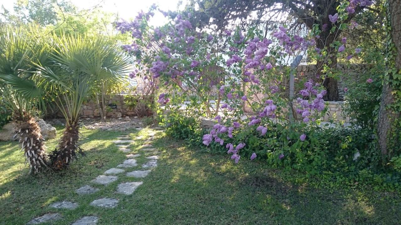 Trulli Petra Chiara Bed and Breakfast Locorotondo Buitenkant foto