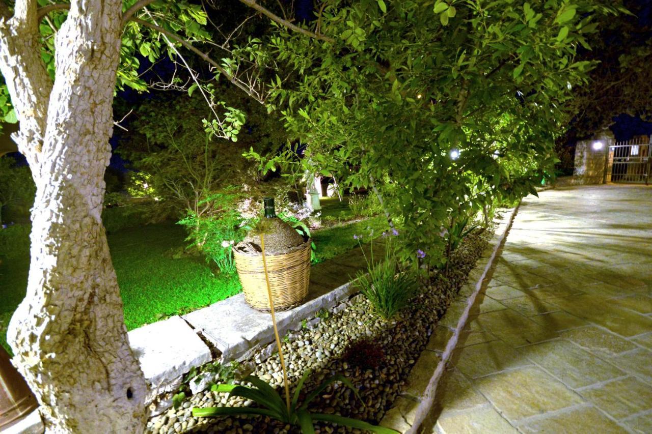 Trulli Petra Chiara Bed and Breakfast Locorotondo Buitenkant foto
