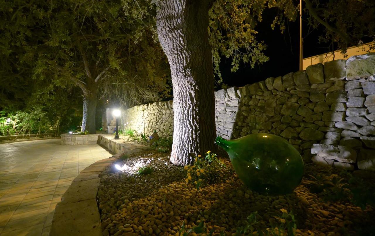 Trulli Petra Chiara Bed and Breakfast Locorotondo Buitenkant foto
